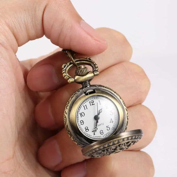 Fashion Vintage Women Pocket Watch Alloy Retro Hollow Out Flowers Pendant Clock Sweater Necklace Chain Watches Lady Gift FOU99X241104