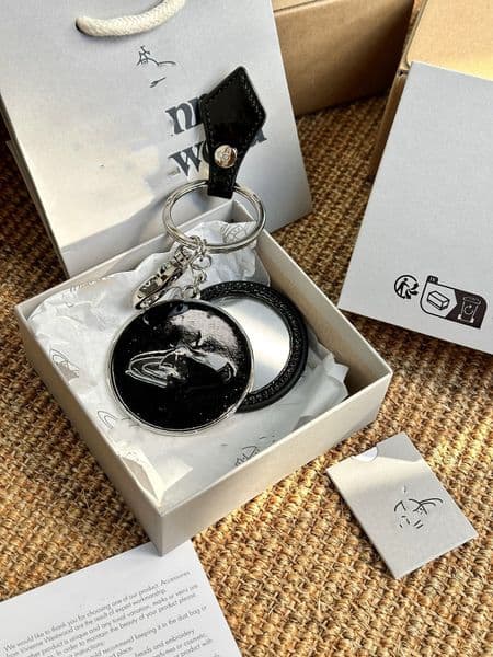 Designer Portable Luxury Makeup Brand Cosmetic Mirror For Keychain Black With Box And Gift Packaging B5