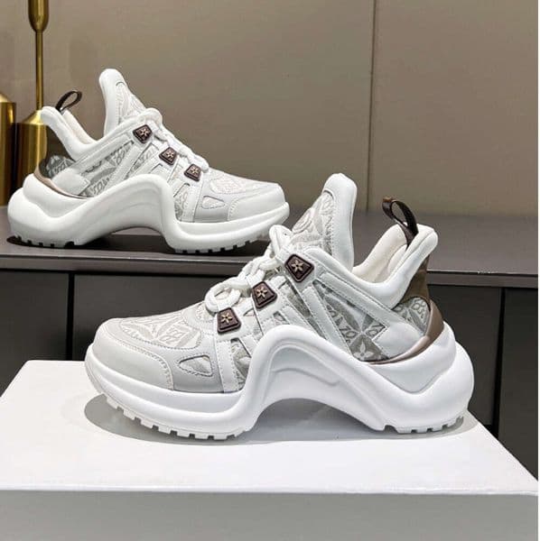 Embroidered arched dad shoes for womens 2024 new leather sponge cake thick soles with increased lace up casual sports High Quality Shoes fallow