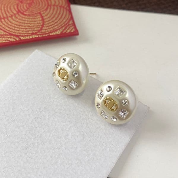 Fashionable New Earrings 18k Gold Plated Brass Material High Quality Small Diamonds Inlaid Earrings Round Design Charming Temperament Womens Earrings Box