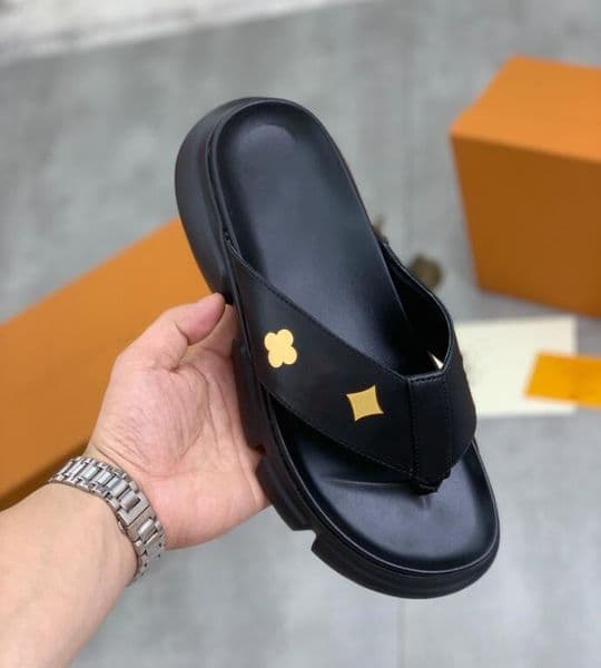 Men's slippers, sandals, casual and soft cowhide printed upper that does not fade, fade, or rub feet. High quality one word flip flop with no tie up or adhesive tape. Size: 38-44