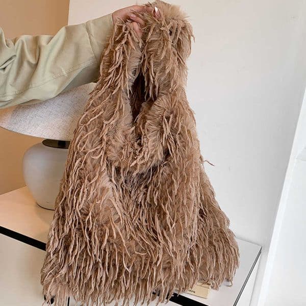 Autumn Winter Tassel Furry Shoulder Bag with Long Hair Trend Crossbody Bag Fashionable Commuting Tote Bag 241104