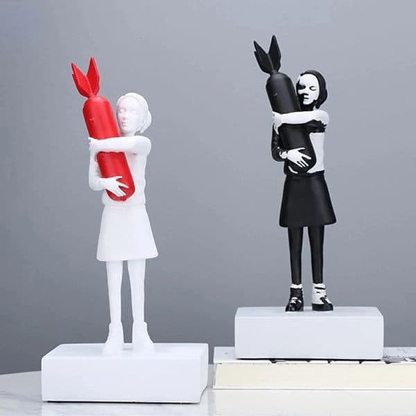 Banksy Hugging Bomb Girl Statue Hugger Peace Art Resin Sculpture Street n Ornaments Office Home Decor 241121
