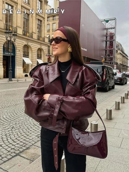 Retro zipper long sleeved motorcycle jacket for women woven lapel pleated leather jacket fashionable and casual retro loose street jacket 241126