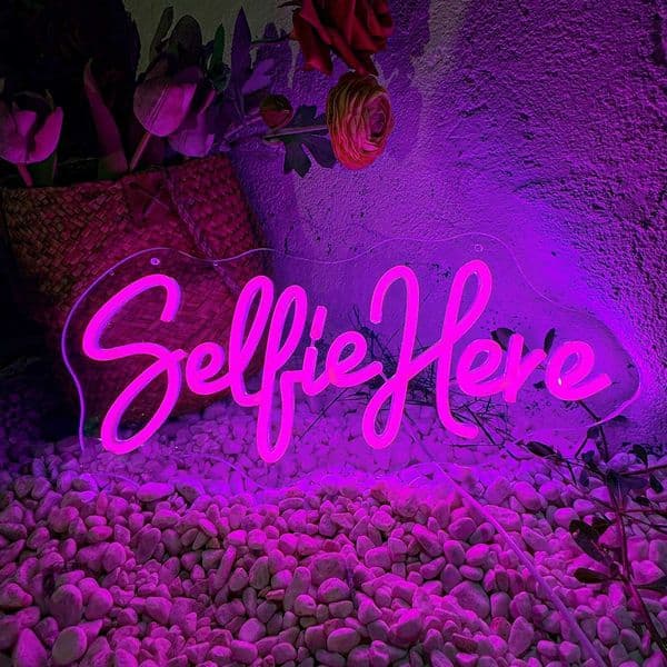 Selfie Here Neon Sign Studio party Layout LED Light Aesthetic Bedroom Home Game Room Art Personality pink Wall Decor Lamp Gift Z241130