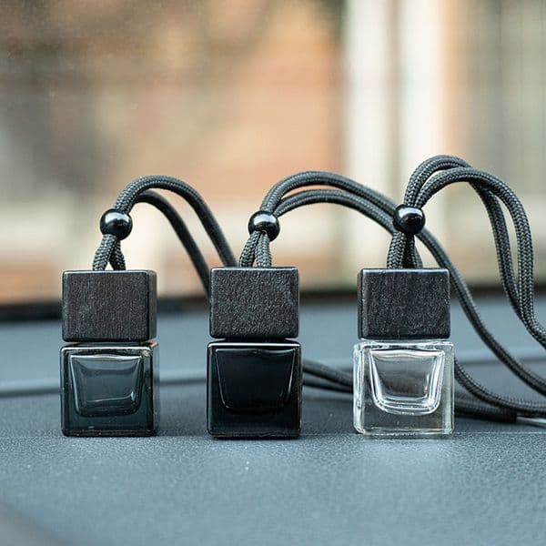 wholesale 8ml Black Wood Cap Empty Luxury Mini Classic Hanging Glass Air Freshener Essential Oil Perfume Car Diffuser Bottle