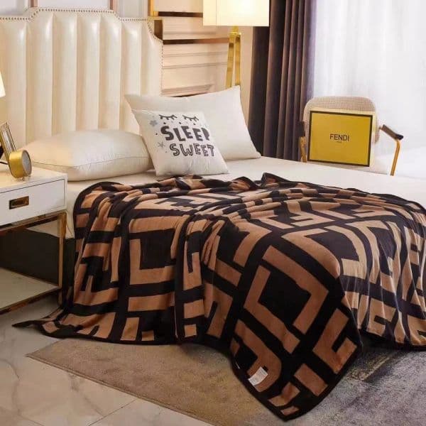 2026 Designer Brown Thickened Travel Nap Couple Air Conditioning Set Blanket Warm Home Letter Black Women's Shawl With Gift Box Free Shipping Shipping