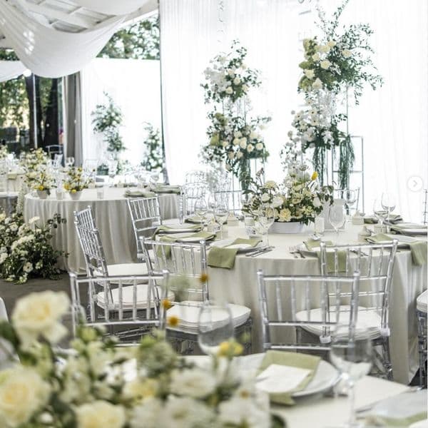 Modern clear plastics Folding Chiavari Chair Metal Wedding Event Furniture for Banquets Bars Living Rooms Hotel Dining Events