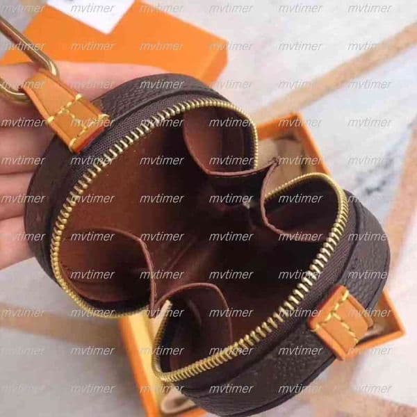Top Design High Quality Leather Alphabet Alloy Coin Holder Keychains Bag for Lover Key Chains Fashion Accessories Supply No Box