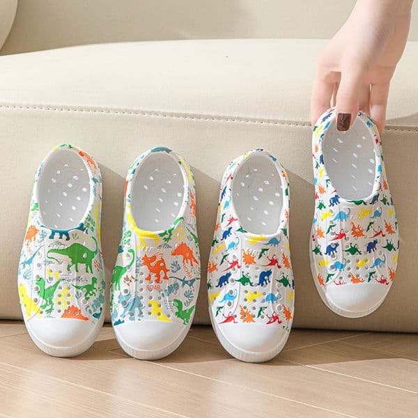 Wncnativ Children's Hole Shoes Summer Versatile Cartoon Sandals Casual Breathable Lightweight Waterproof Korean Edition Rain