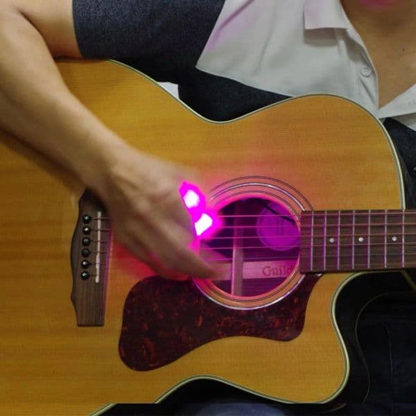 LED Luminous Picks Glowing Guitar Picks Acoustic Folk Guitar Plectrum Electric Guitar Picks Musical Instrument Accessories