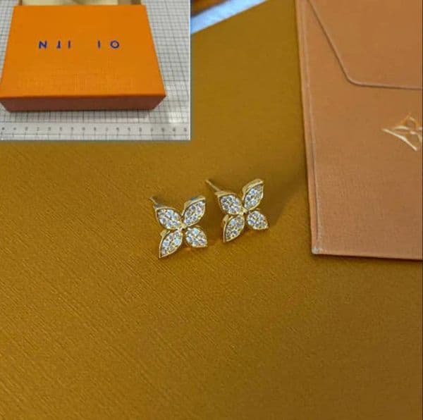 fashion Gold-Plated Sier Plated Designed A Four Leaf Clover Style Designer Earrings High-Quality Jewelry Charming Stud Matching Love b317 b118