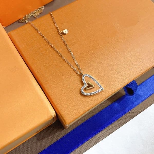 Women Exclusive Luxury Love Necklaces Selected Couple Pendant Necklace Designer Jewelry Accessories Gold Plated Hot Fashion Brand Long Chains