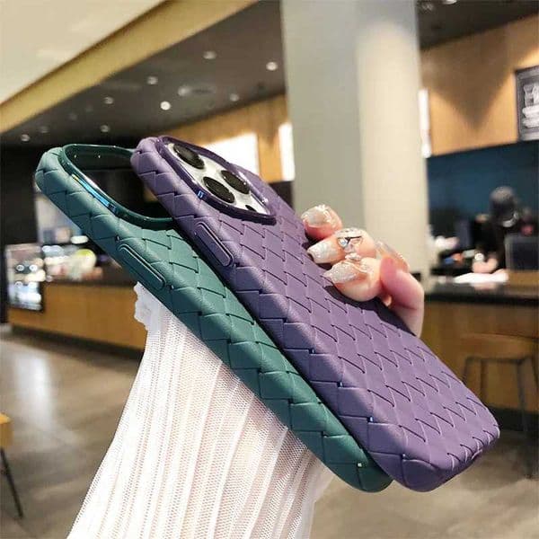 Designer Phone Case Luxury woven pattern breathable mesh phone case suitable for iPhone 16 15 14 13 12 11 Pro Max 15PRO thin mesh solid silicone cover M241008