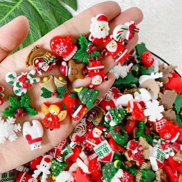 50PCS Random Creative Resin Christmas Mini Items Fun DIY Decoration Christmas Atmosphere Props Supply Snowflake Snowman MaterialXJ241007