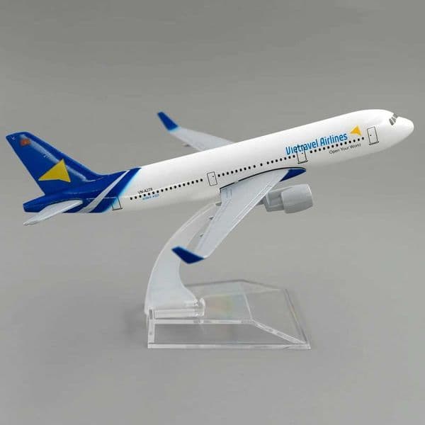 1/400 Aircraft Vietravel Airlines Airbus A321 16cm Alloy Plane Model Toy Children Kids Gift for Collection DecorationXJ241010