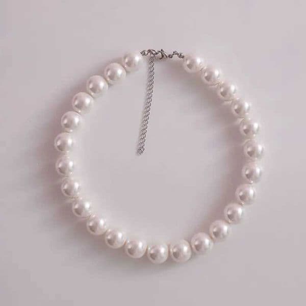 Charming Bridal Wedding Wearing Large White Pearl Necklace Classic Retro Hepburn Style Short Beaded Chain Exaggerated ChokersX241009