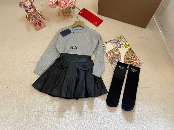 New girls dress suit baby Autumn set Cool girl clothing kids designer clothes shirt Round neck sweatshirt Black short skirt And stockings L26521W85H