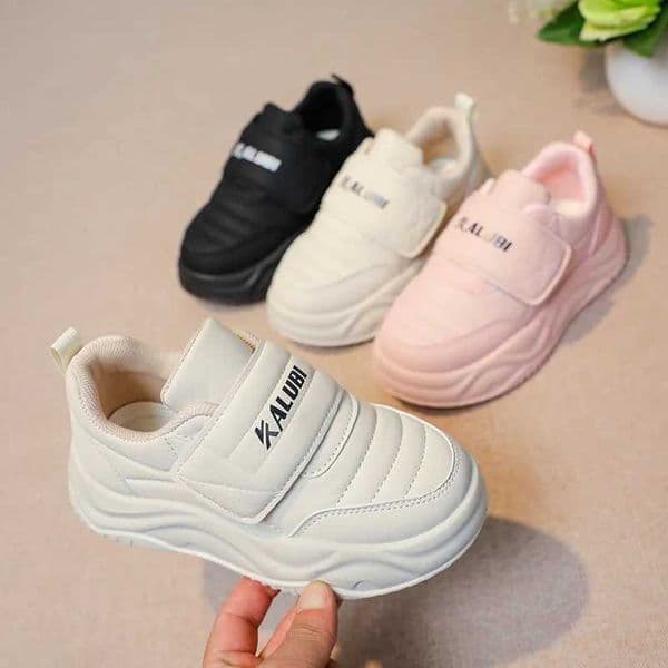 Childrens sports shoes childrens casual running shoes boys and girls breathable and fashionable sports shoes spring and autumn non slip board shoes M241016
