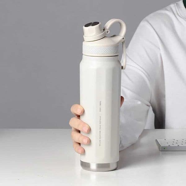 New Arrival 530/700ml hot water bottle sports outdoor water valve thermal insulation cup 304 stainless steel protein powder hot gift creative M241022