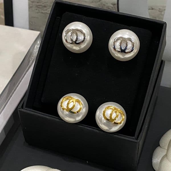 Round Designer Ear Stud Earrings High Quty Pearl Real Gold Brass Copper Stamp Letter Earring Fashion Womens Elegance Wedding Party Jewelry cessories J260330