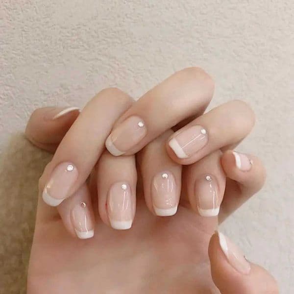24 pieces of French white side fake nails wearable rhinestone design short and simple fake nails fully covered nails nail tips press nails W241026