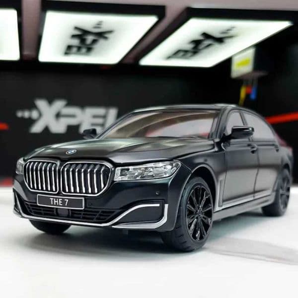 1 24 BMW 7 760LI high simulation die-casting metal alloy model car sound light pull back toy gift M241025