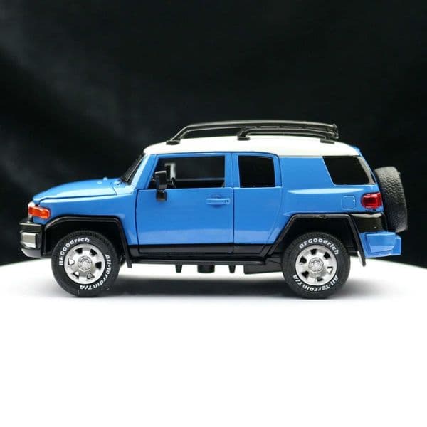 High Quality 1/32 Toyota Cruiser FJ Toy Car Model Die Casting Alloy SUV Off road Series Pull Back Sound and Light Gifts T241025
