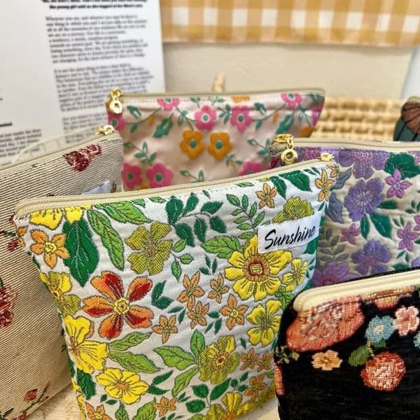 Ladies clutch makeup bag lipstick sanitary pad bag card holder floral embroidery makeup bag travel makeup bag 241031