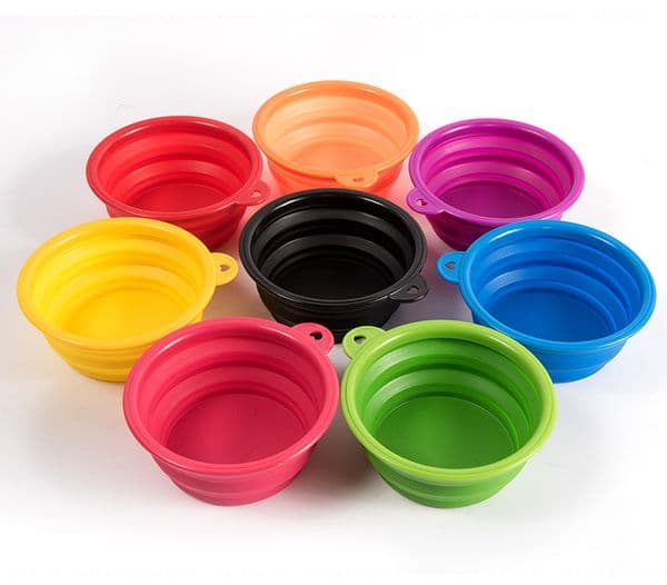 2026 New Folding Portable Dog Food Container Silicone 350Ml Bowl Puppy Collapsible Pet Feeding Bowls With Climbing Buckle Designer