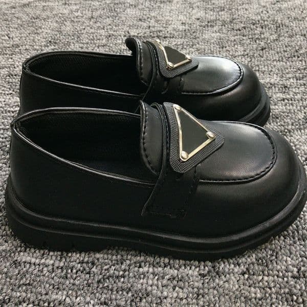 Kids Designer Baby Girl Princess Sneakers Children's Fashion Inverted Triangle Sign Soft Sole Boys Girls Flat Doug Slip Pedal A Lazy Person Sports Shoes ede1