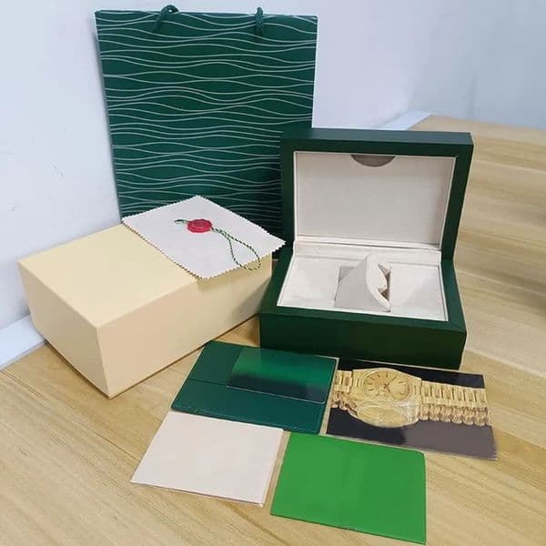 2026 brand Original Correct Matching Papers Security Card Gift Bag Top Green Wood Watch Box for Rolex Original box Boxes Booklets Watches Free Print Custom Card boxx