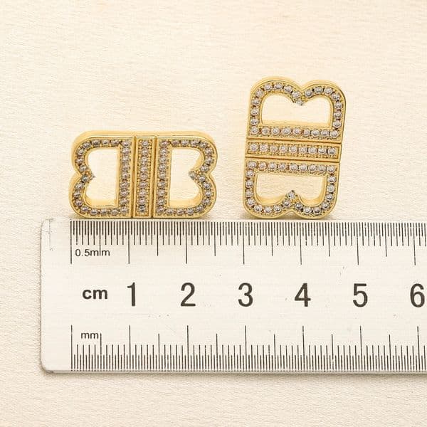 18K Gold Plated Stud Earrings for Women Charm brand Letter Gift Circle Pendant Earrings Alloy Non Fading High Quty Jewelry Luxury Earring J260330