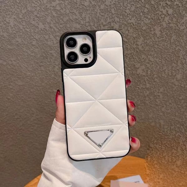 Puffy Quilted Designer Phone Case for Apple iPhone 16 Pro Max 15 Promax 14 13 12 Shockproof Luxury Leather Big Diamond Pattern Hard Shell Back Cover Coque Fundas White