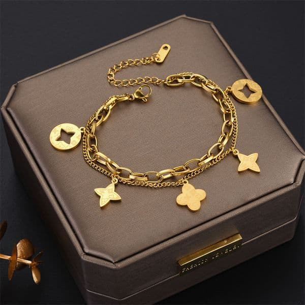 Charm Bracelets four leaf clover Classic titanium bracelet plated with 18K gold temperament Joker round flower pendant jewelry