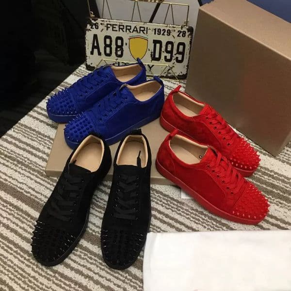 New red casual shoes top luxury designer shoes fashion womens skate shoes suede rivet mens sneakers spring outdoor leather casual shoes couple classic retro flats