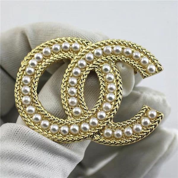 Luxury Designer Brand Letter Brooch Elegant Women Diamond Brooches Suit Pin Jewelry Clothing Decoration Accessories High Quality