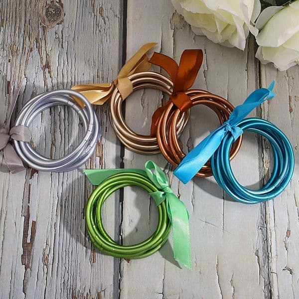 Charm Bracelets Amorcome Lightweight 21 Colors Bowknot Glitter Filled Jelly Silicone Bangle for Women Girls Buddhist Rush Gift 230511