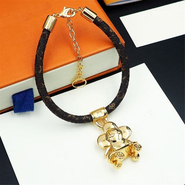Luxurys Designer Jewelry Bracelet Presbyopia Leather Bracelets Fashion For Men Women Leather Elegant Bangle With Box Dustbags