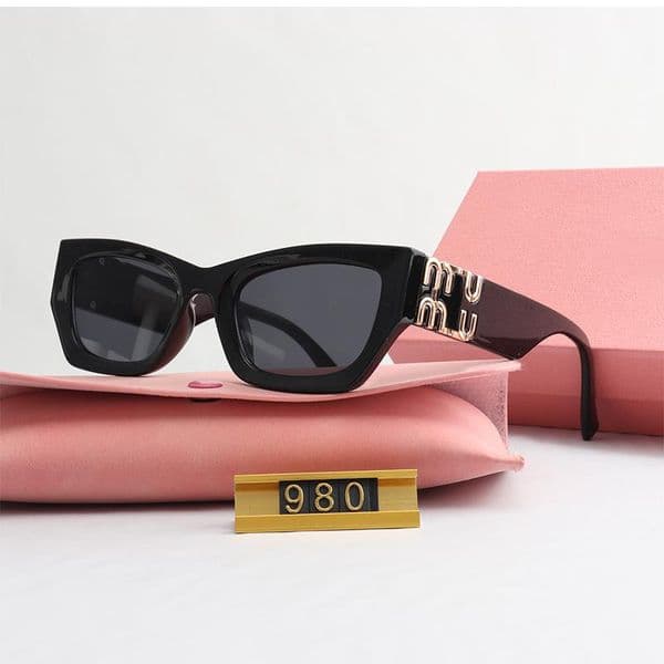 Designer Simple Fashion Sunglasses Sunglass for Women Men Classic Brand Sun Glass with Letter Goggle Adumbral 7 Color Option Eyeglasses es