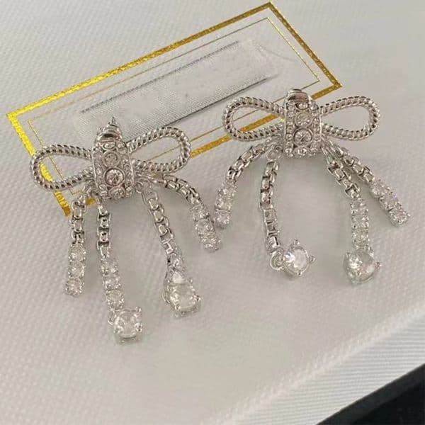 Asymmetric Letter Miu Earrings, European and American Personalized Versatile, Simple and Advanced Bow Knot Earrings with Diamond Pendant Earrings