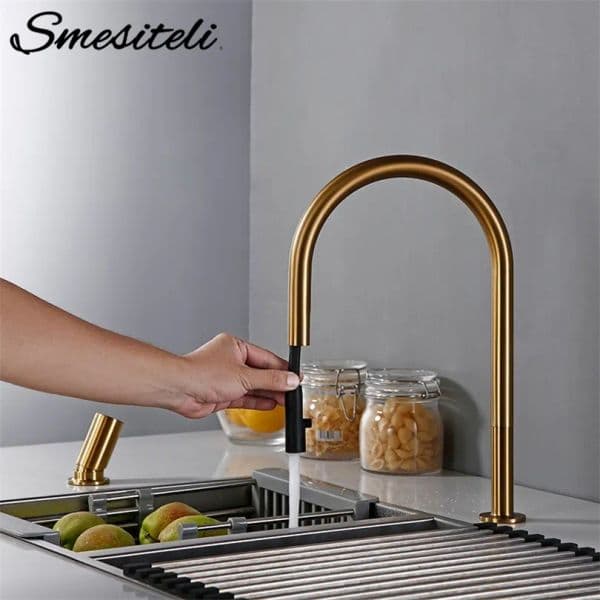 Smesiteli New Faucet Invisible Pull Out Sprayer Head Double Hole Single Handle Hot And Cold Solid Brass Kitchen Sink Mixer Tap T200424
