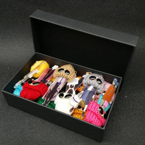 Pins Brooches Cute Enamel Sunglasses Brooch Pins for Woman Brooches Cartoon Models Acrylic Brooch Clothing Jewelry Accessories In Gift Box 231208