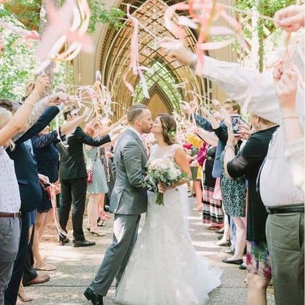 Banner Flags 50/20/10PCs/lot White and Green Wedding Ribbon Wands Stick with Gold Bells for Wedding Party Supplies Wedding Decoration 230731