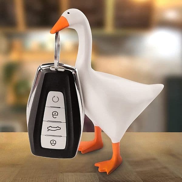 Decorative Objects Figurines Magnetic Key Holder Goose Shaped Figurine with Magnet Cute Desktop Ornament for Home Entry Kids Gifts 230201
