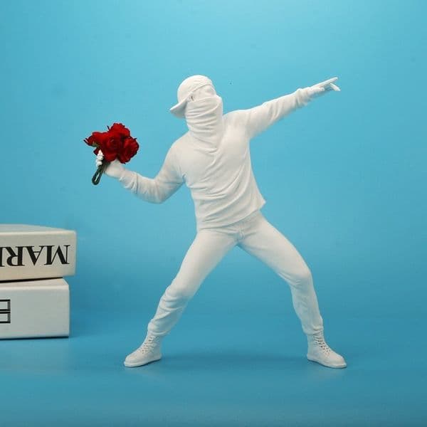 Decorative Objects Figurines Resin Banksy Sculptures Flower Thrower Statue Bomber Home Decoration Desk Accessories Collectible Figurine Interior 230201