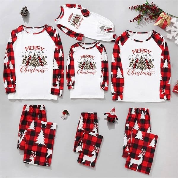 Designer 2026 Outfits Pamas Christmas Women Men baby Kids Baby Pyjamas Couples Matching Clothing Set Mother Father Children Xmas Pj Family Look Free Shipping