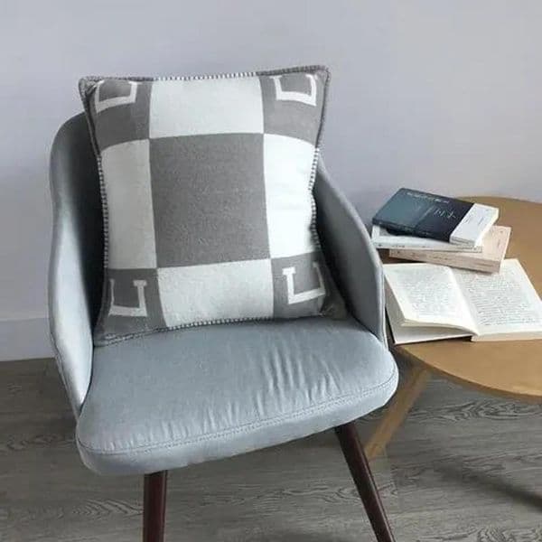 Quality Cushion With Letters Brand Decorative Pillow Luxury Designer Cushion Fashion Cushions Inner Cotton Covers Home Decor