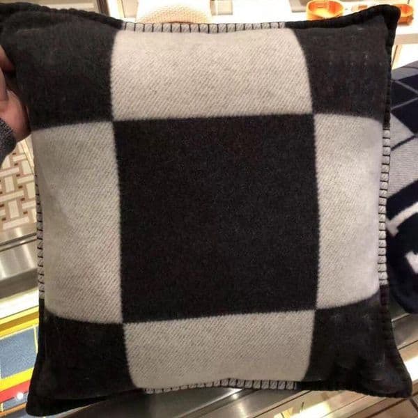 Pillow Case 2026 Fashion letter pillow case cashmere designer pillowcase woven jacquard 4545cm 6565cm custom cushion cover sofa wool 26W0117