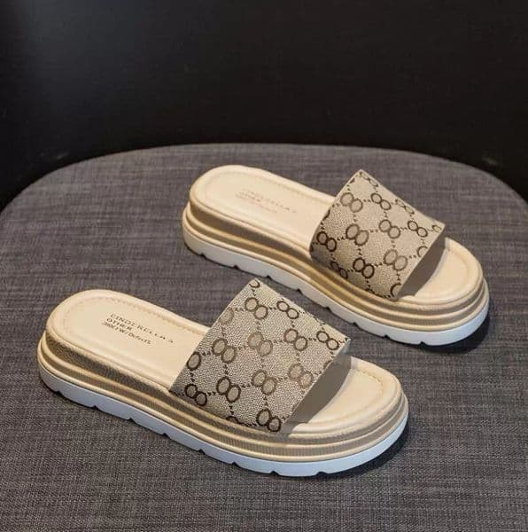 Famous Designer Women Slippers 2023 Summer Ladies Flip Flops Outdoor Platform Shoes High-Quality Flat Beach Shoes Ladies Sandals